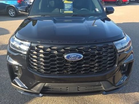 Certified 2025 Ford Explorer ST-Line RWD image 3