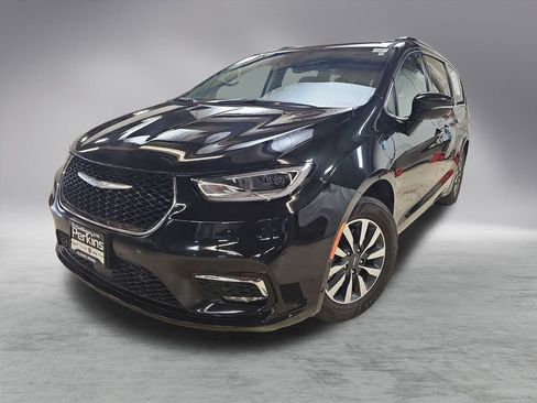 Used 2021 Chrysler Pacifica Touring-L image 3