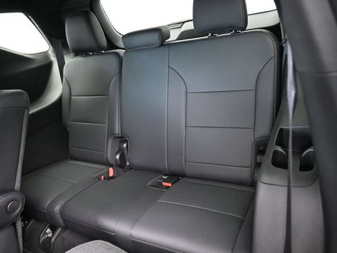 Used 2025 Chevrolet Traverse High Country FWD image 39