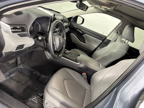 Used 2020 Toyota Highlander XLE AWD/4WD image 9