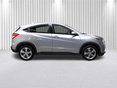 Used 2017 Honda HR-V LX image 2