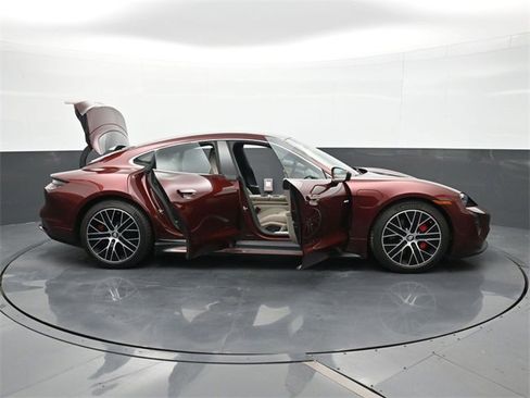 Certified 2022 Porsche Taycan 4S image 31