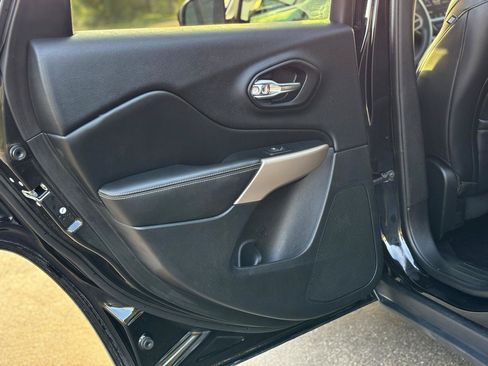Used 2017 Jeep Cherokee Limited AWD/4WD image 36