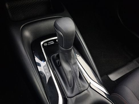 Used 2023 Toyota Corolla SE w/ SE Package image 15