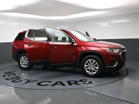 Used 2021 Chevrolet Traverse LT FWD image 24