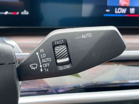 Used 2025 BMW 740i xDrive w/ Premium Package AWD/4WD image 39