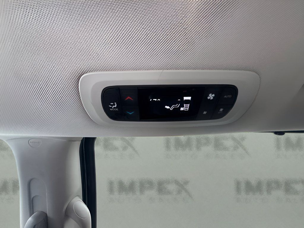 Used 2024 Chrysler Pacifica Touring-L FWD image 11