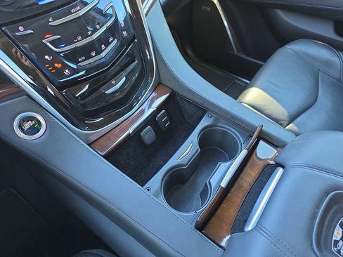 Used 2019 Cadillac Escalade Luxury image 32