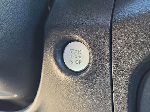 Used 2022 Nissan Frontier SV AWD/4WD image 13