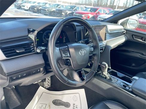 Used 2025 Toyota Camry SE image 10