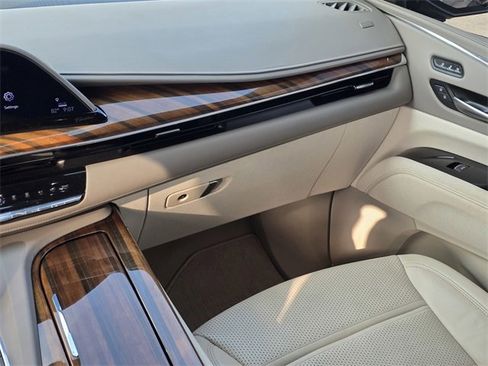 Used 2024 Cadillac Escalade ESV Sport Platinum w/ LPO, ONYX Package image 18