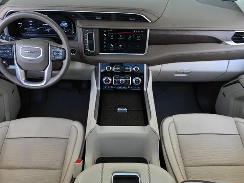 Used 2024 GMC Yukon Denali RWD image 16