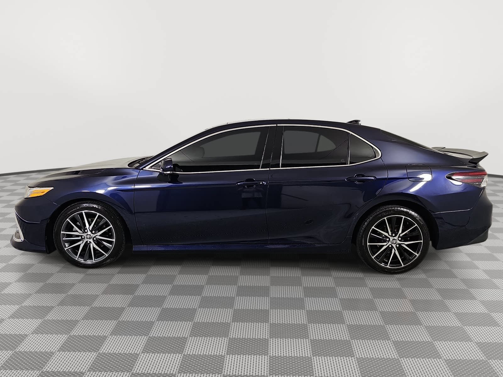 Used 2022 Toyota Camry XLE FWD image 5