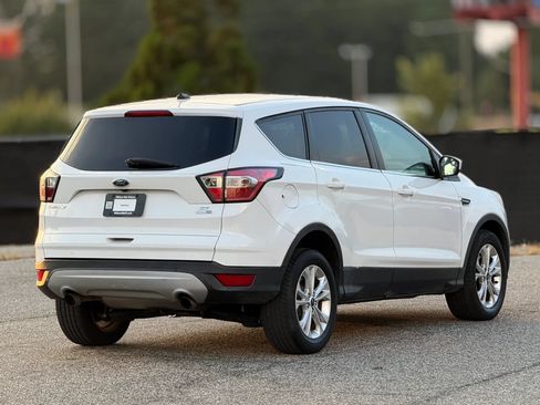 Used 2017 Ford Escape SE AWD/4WD image 9