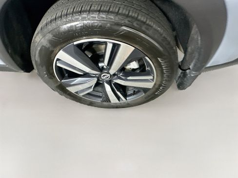 Used 2023 Nissan Rogue SL FWD image 11