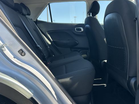Used 2022 Hyundai Venue SE w/ Cargo Package FWD image 15