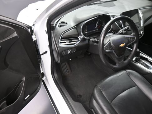 Used 2017 Chevrolet Malibu LT w/ Leather Package FWD image 12