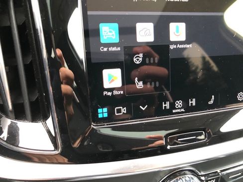 Used 2025 Volvo V60 B5 Cross Country Plus image 25