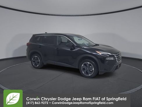 Used 2025 Nissan Rogue SV FWD image 2