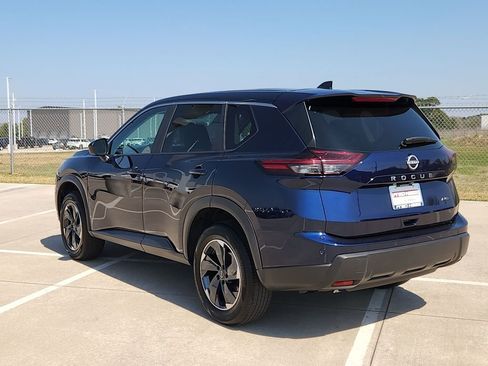 Used 2025 Nissan Rogue SV image 7