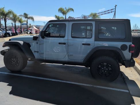 Used 2024 Jeep Wrangler Unlimited image 6