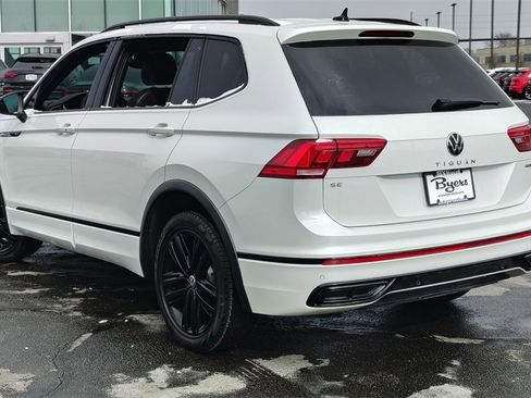 Used 2022 Volkswagen Tiguan SE R-Line image 4