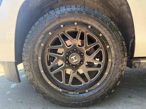 Used 2016 Chevrolet Tahoe LTZ AWD/4WD image 10