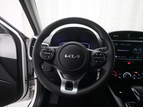 Certified 2023 Kia Soul LX w/ LX Technology Package FWD image 4