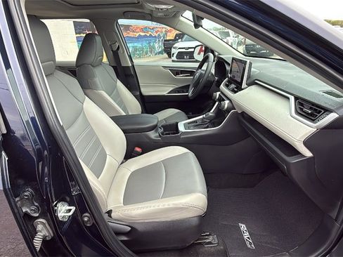 Used 2023 Toyota RAV4 XLE Premium image 28