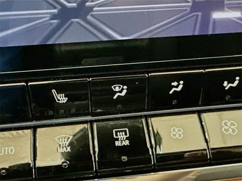 Used 2025 GMC Canyon AT4 image 16