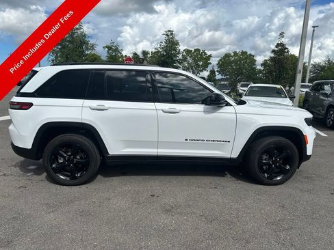 Used 2025 Jeep Grand Cherokee Altitude AWD/4WD image 6