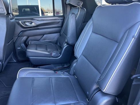 Used 2022 GMC Yukon XL SLT w/ SLT Premium Package image 14