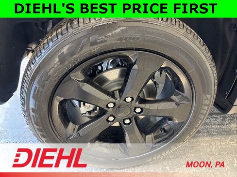 New 2025 Jeep Grand Cherokee Altitude w/ Trailer Tow Package image 8