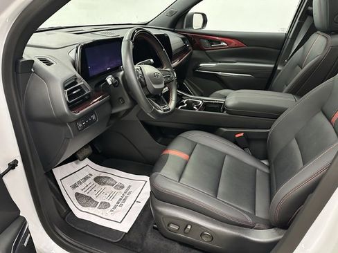 Used 2024 Chevrolet Traverse RS image 12