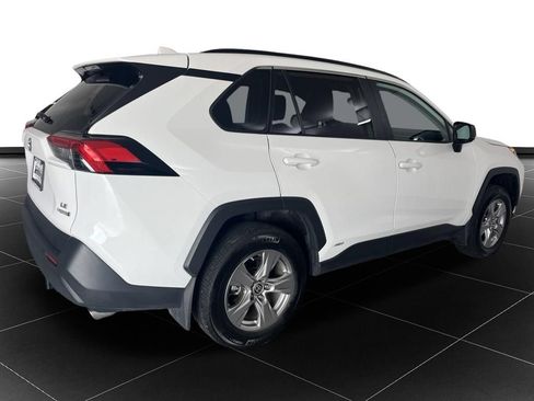 Used 2022 Toyota RAV4 LE AWD/4WD image 5