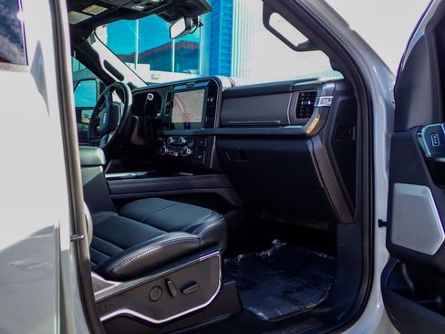 Used 2025 Ford F250 Platinum image 28