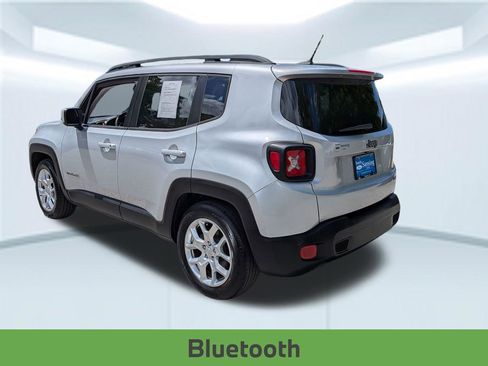 Used 2017 Jeep Renegade Latitude w/ Popular Equipment Group FWD image 4