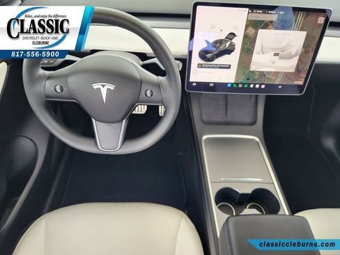 Used 2022 Tesla Model Y Performance AWD/4WD image 3