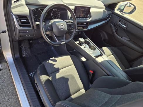 Used 2025 Nissan Rogue SV FWD image 17