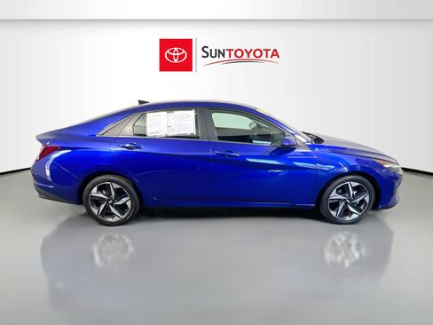 Used 2023 Hyundai Elantra SEL w/ Convenience Package FWD image 2