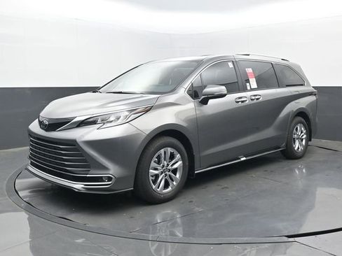 New 2026 Toyota Sienna Limited FWD image 24