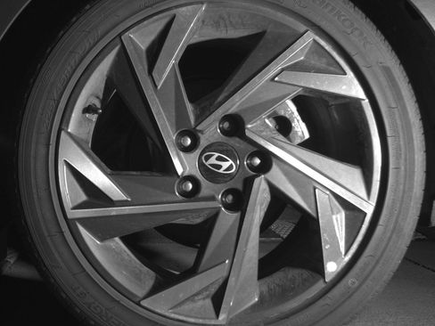 Used 2025 Hyundai Elantra Limited FWD image 14