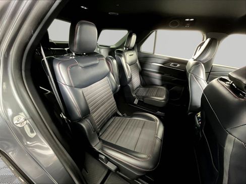 Used 2025 Ford Explorer ST-Line AWD/4WD image 25