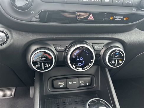 New 2025 Hyundai Venue Limited image 24