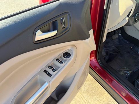 Used 2017 Ford Escape SE w/ Equipment Group 201A FWD image 21
