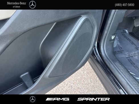 Used 2022 Ford Explorer XLT w/ Equipment Group 202A image 13