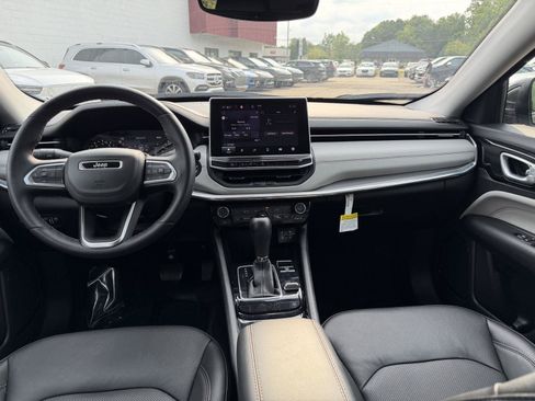 Used 2022 Jeep Compass Limited AWD/4WD image 23