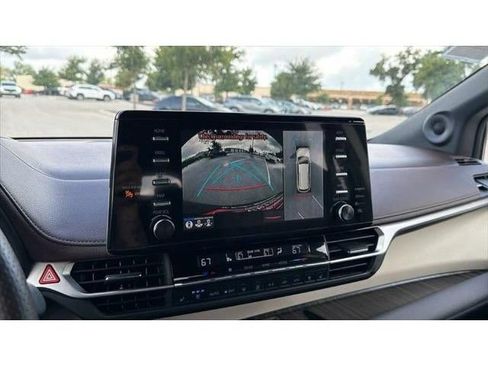 Certified 2024 Toyota Sienna Platinum FWD image 30
