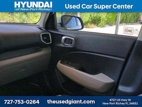 Used 2020 Hyundai Venue SEL w/ Convenience Package FWD image 15