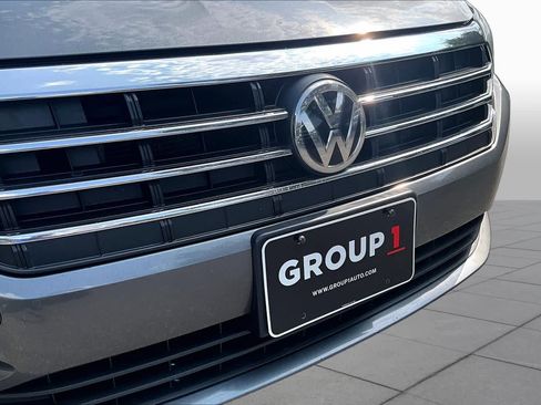 Used 2019 Volkswagen Jetta SE FWD image 32